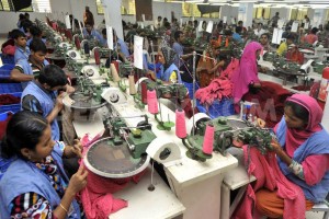 1384496002-bangladesh-garment-workers-at-a-dhaka-factory_3233397
