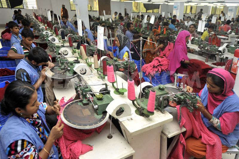 1384496002-bangladesh-garment-workers-at