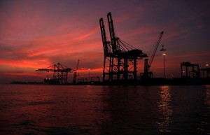 rsz_800px-vallarpadam_container_terminal_at_night