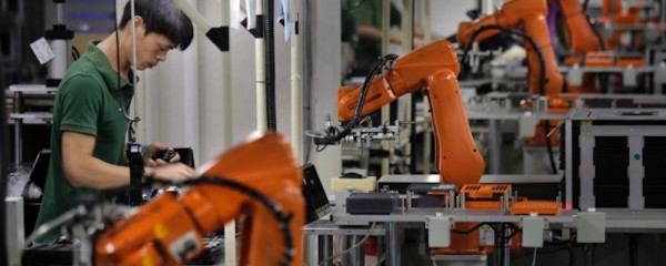 CHINA MANUFACTURE: HUMAN VS ROBOT