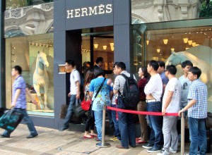 chinese-tourists-hermes-store-china-elite-focus