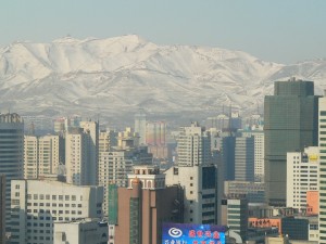 View_of_Urumqi_with_Yamalik_mountain